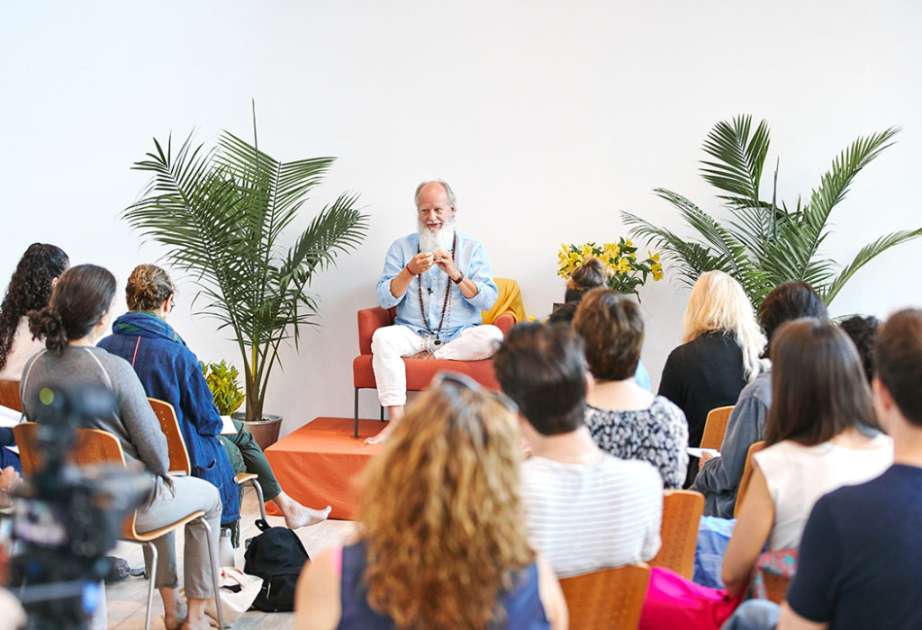 Thom Knoles, master of Vedic Meditation speaking to a group