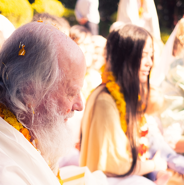 Thom Knoles, master of Vedic Meditation, with a student