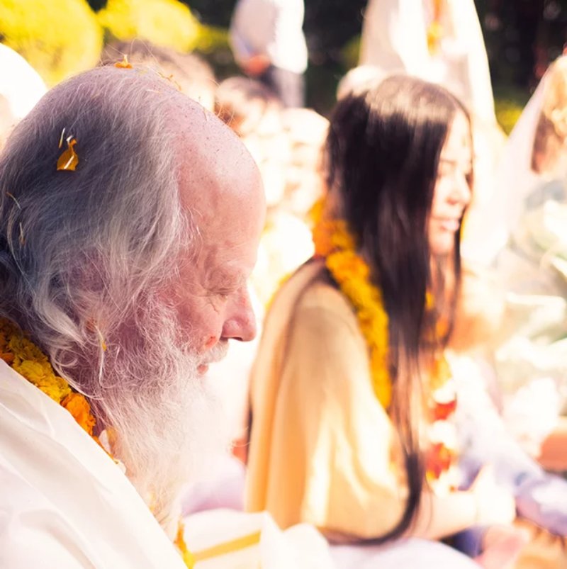 Thom Knoles, master of Vedic Meditation, with a student