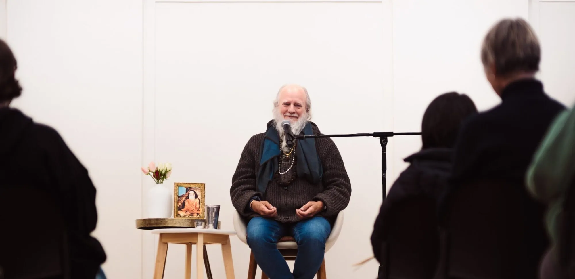 Thom Knoles with audience